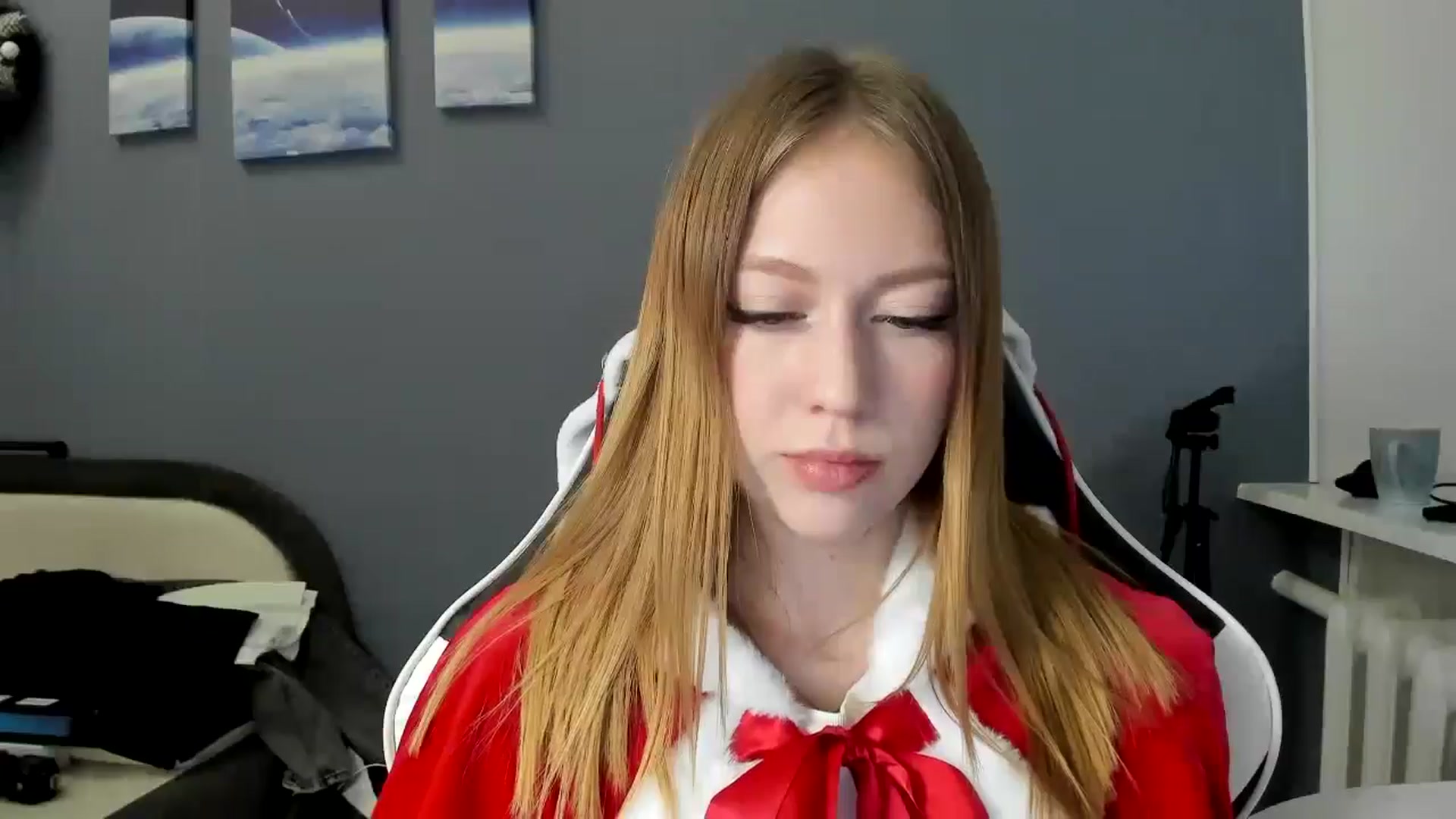 Gallery image thumbnail from RoboSasha's myfreecams stream on, 12/25/2024, 12:26 image 15 of 20