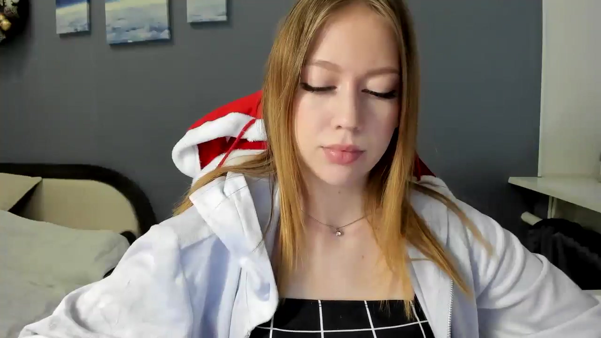 Gallery image thumbnail from RoboSasha's myfreecams stream on, 12/27/2024, 12:29 image 4 of 20