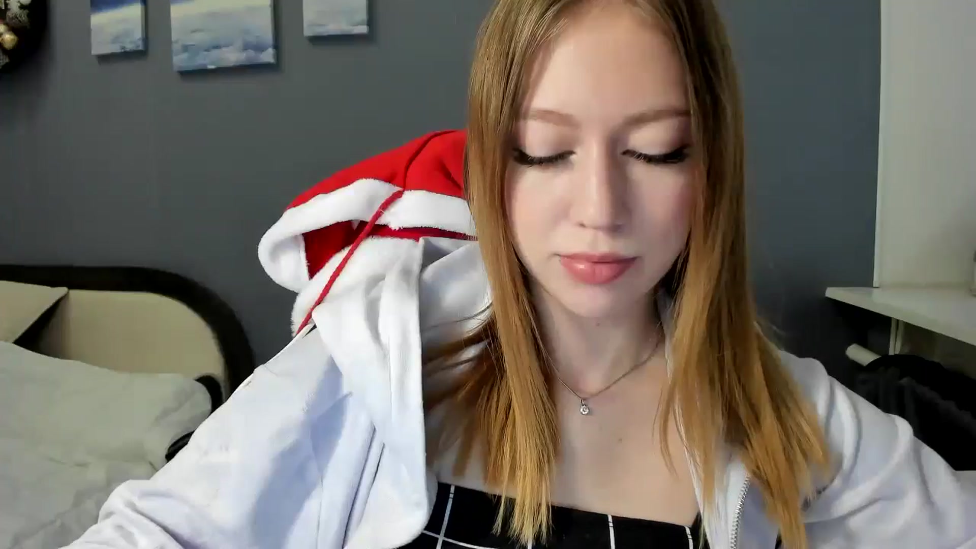 Gallery image thumbnail from RoboSasha's myfreecams stream on, 12/27/2024, 12:29 image 16 of 20
