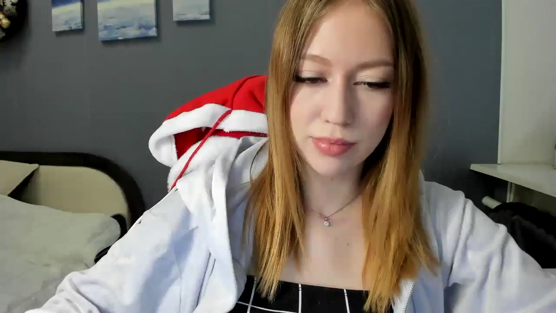 Gallery image thumbnail from RoboSasha's myfreecams stream on, 12/27/2024, 12:29 image 18 of 20