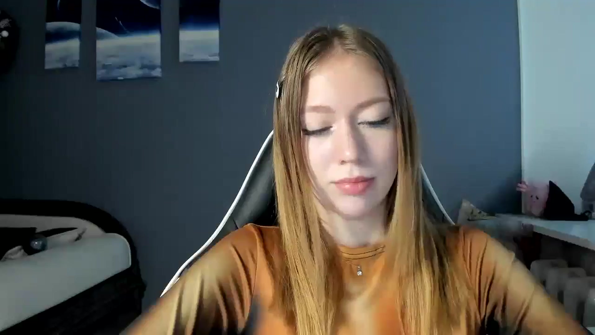 Gallery image thumbnail from RoboSasha's myfreecams stream on, 01/08/2025, 14:29 image 13 of 20