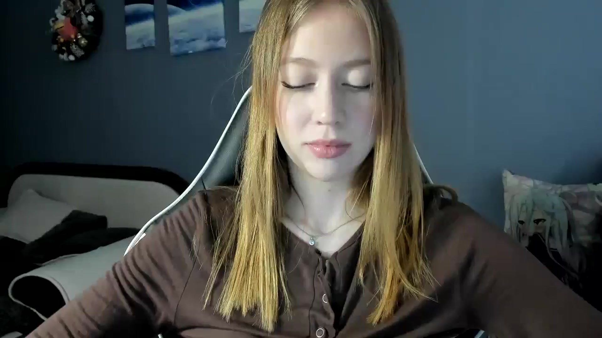 Gallery image thumbnail from RoboSasha's myfreecams stream on, 01/31/2025, 14:11 image 11 of 20