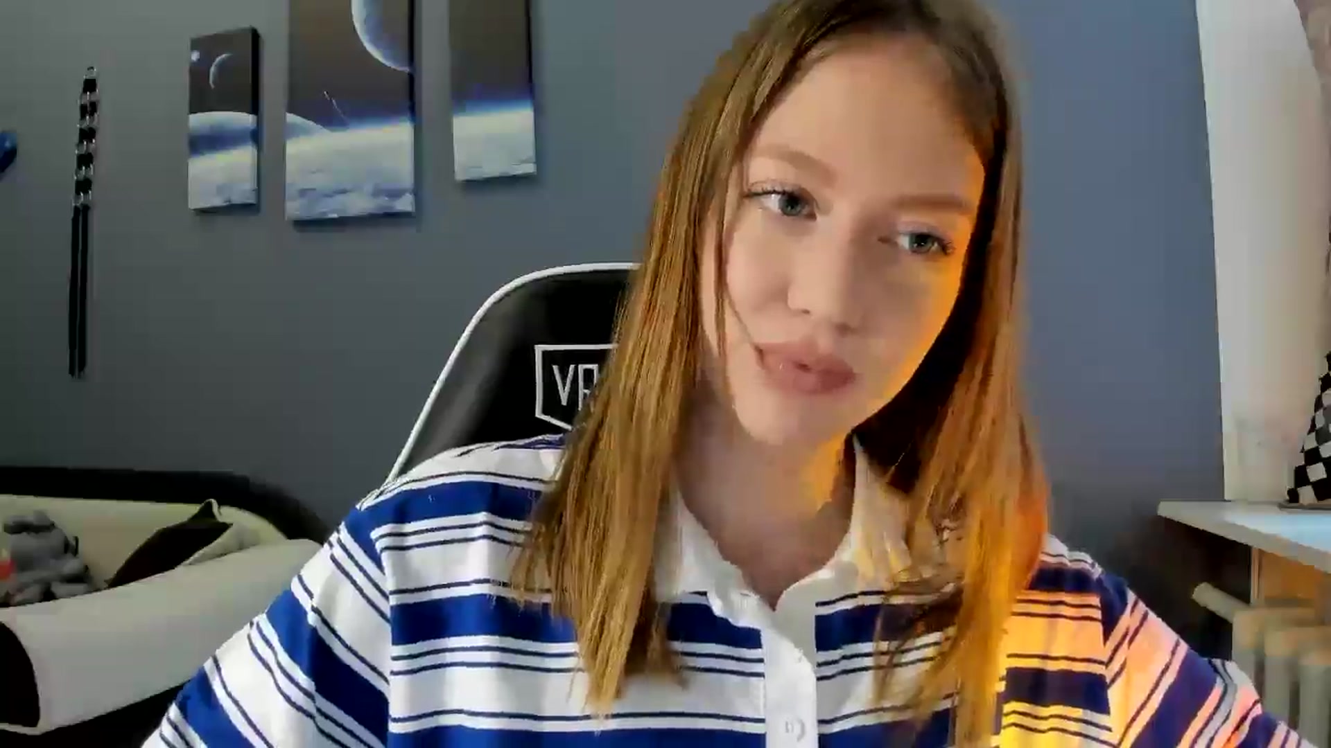 Gallery image thumbnail from RoboSasha's myfreecams stream on, 04/23/2025, 11:54 image 17 of 20