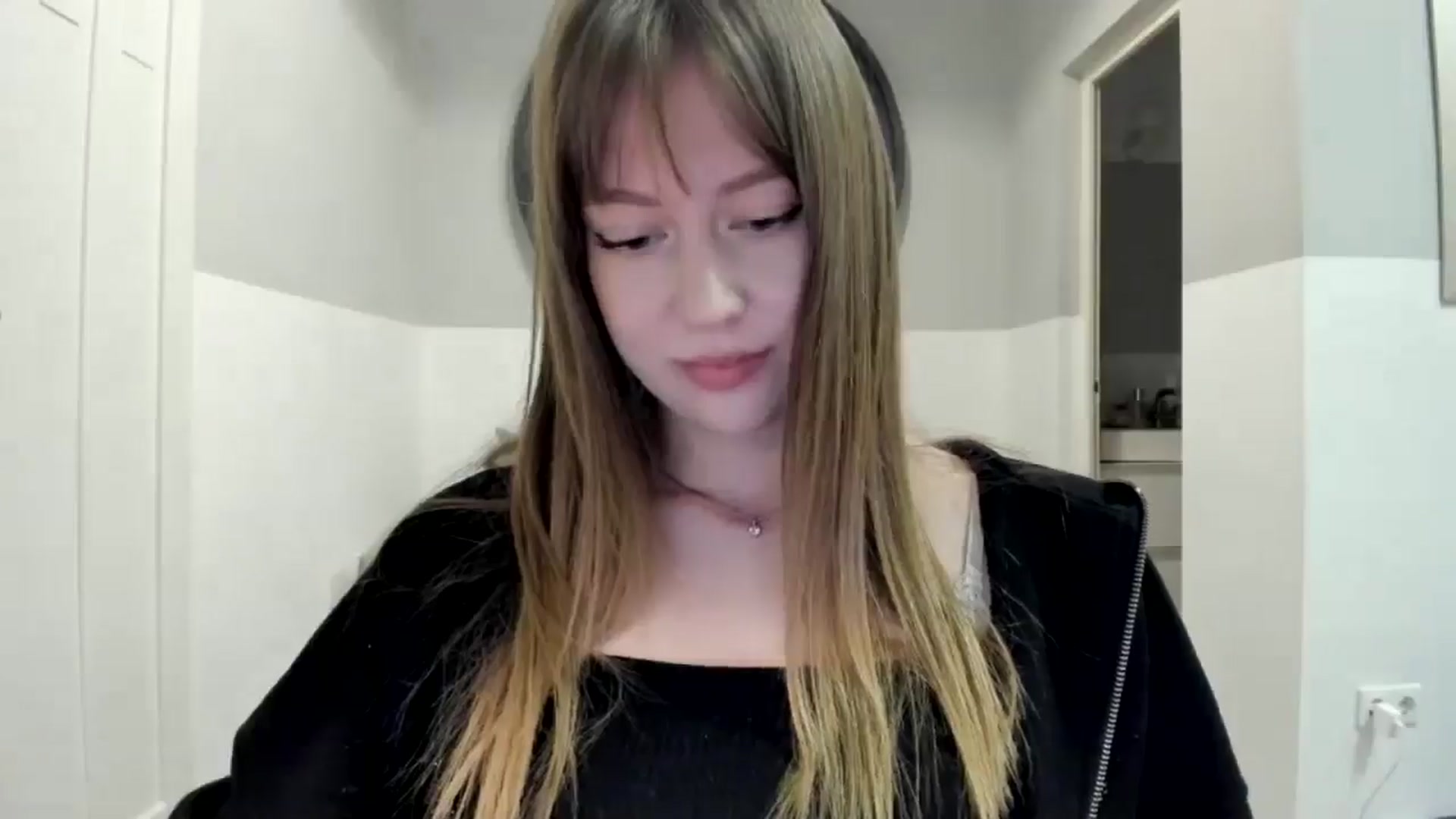 Gallery image thumbnail from RoboSasha's myfreecams stream on, 11/05/2025, 16:50 image 3 of 20