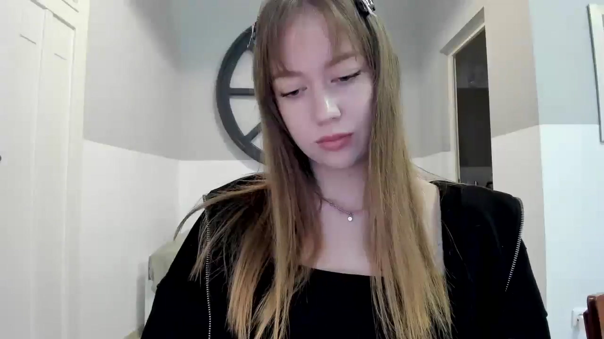 Gallery image thumbnail from RoboSasha's myfreecams stream on, 11/06/2025, 12:46 image 3 of 20