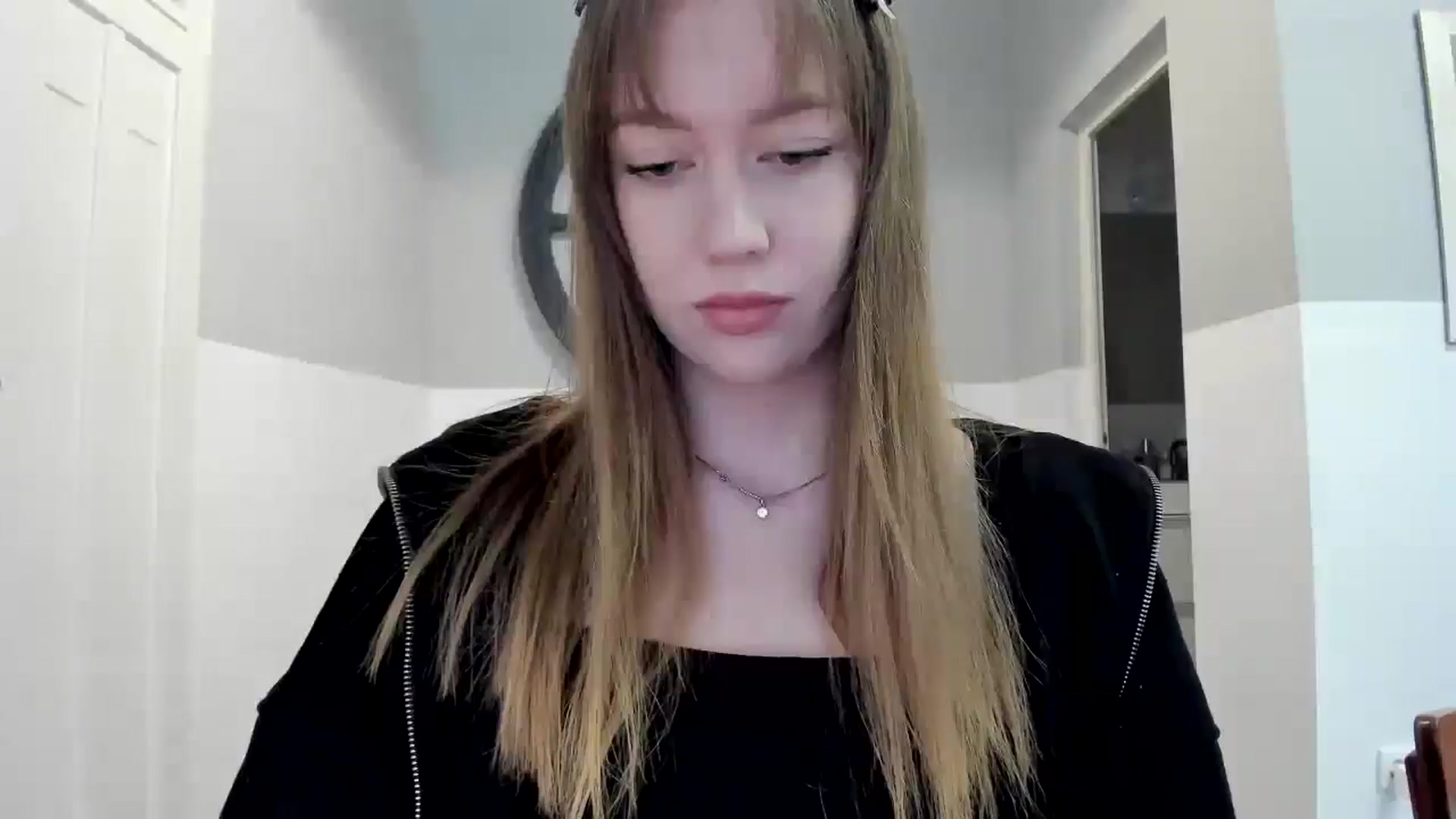 Gallery image thumbnail from RoboSasha's myfreecams stream on, 11/06/2025, 12:46 image 4 of 20