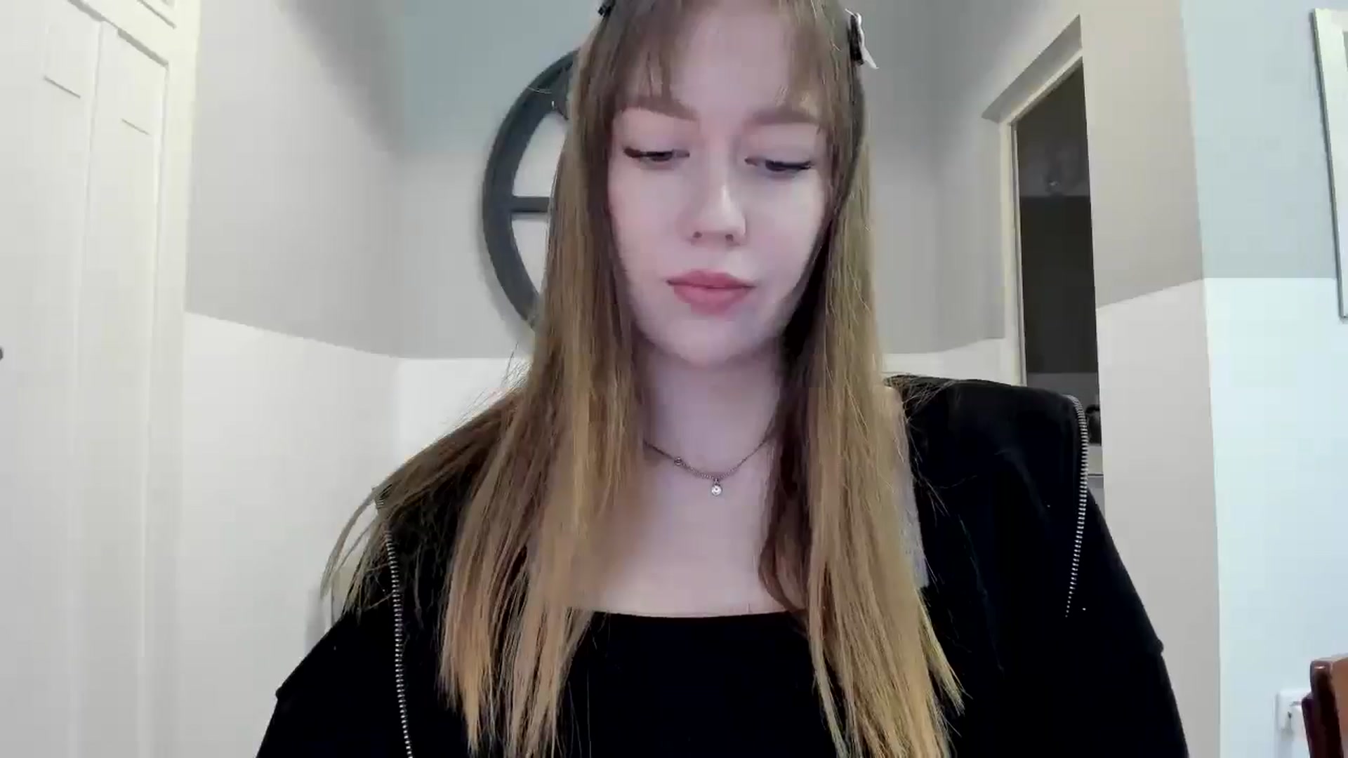 Gallery image thumbnail from RoboSasha's myfreecams stream on, 11/06/2025, 12:46 image 2 of 20