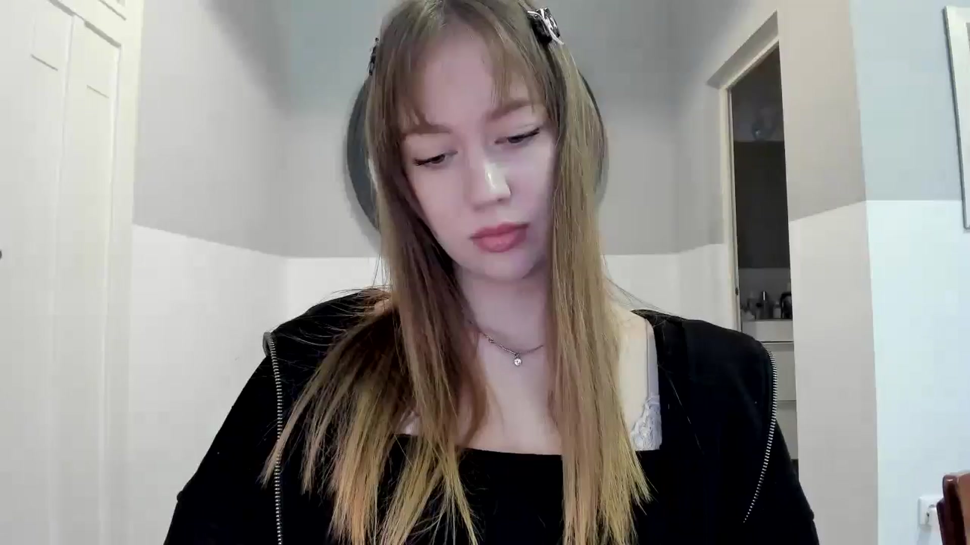 Gallery image thumbnail from RoboSasha's myfreecams stream on, 11/06/2025, 12:46 image 5 of 20