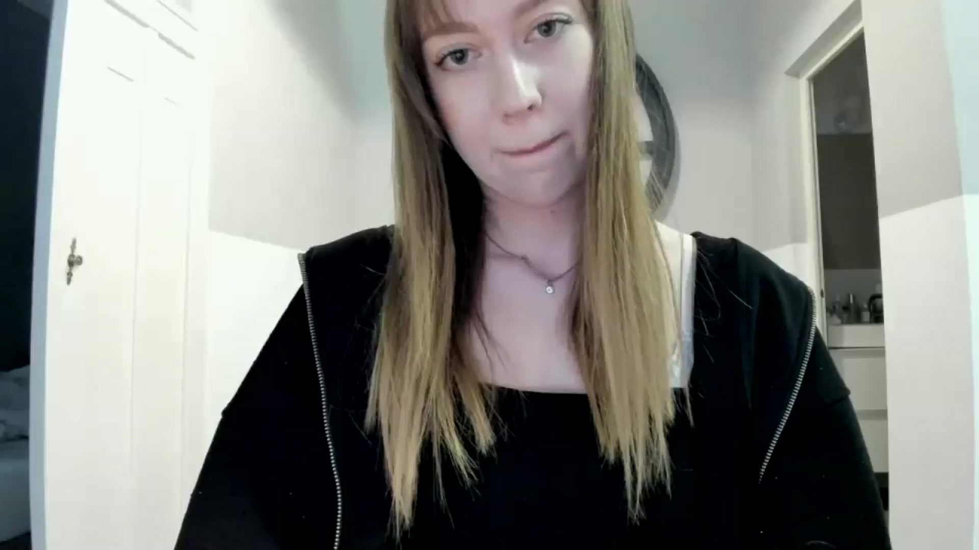 Gallery image thumbnail from RoboSasha's myfreecams stream on, 11/06/2025, 14:13 image 17 of 20
