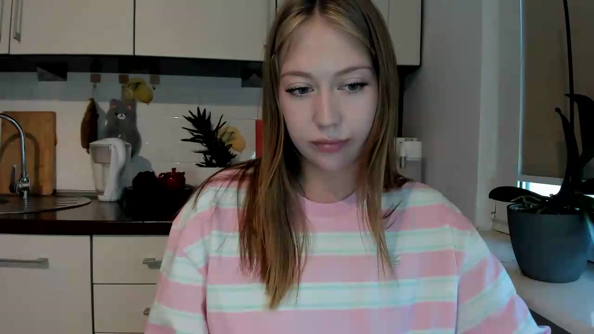 Gallery image thumbnail from RoboSasha's myfreecams stream on, 05/25/2026, 16:07 image 10 of 20