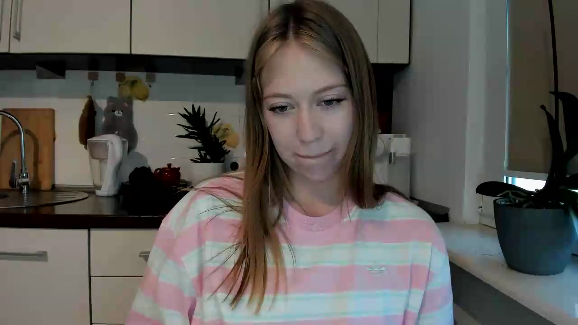 Gallery image thumbnail from RoboSasha's myfreecams stream on, 05/25/2026, 16:07 image 19 of 20