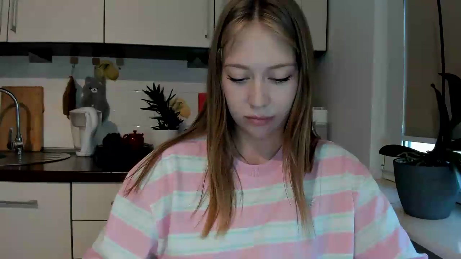 Gallery image thumbnail from RoboSasha's myfreecams stream on, 05/25/2026, 16:07 image 12 of 20