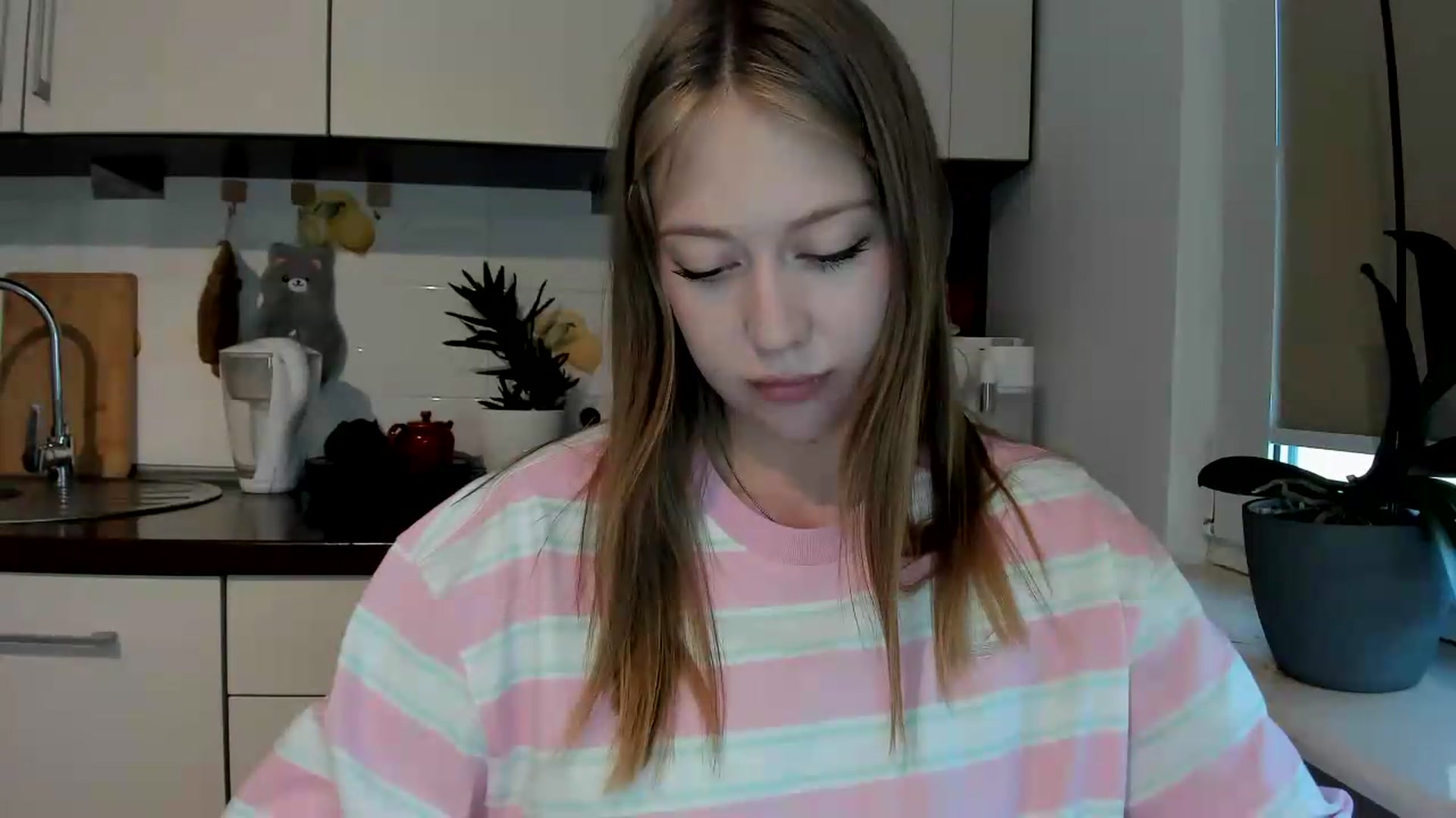 Gallery image thumbnail from RoboSasha's myfreecams stream on, 05/25/2026, 16:07 image 14 of 20