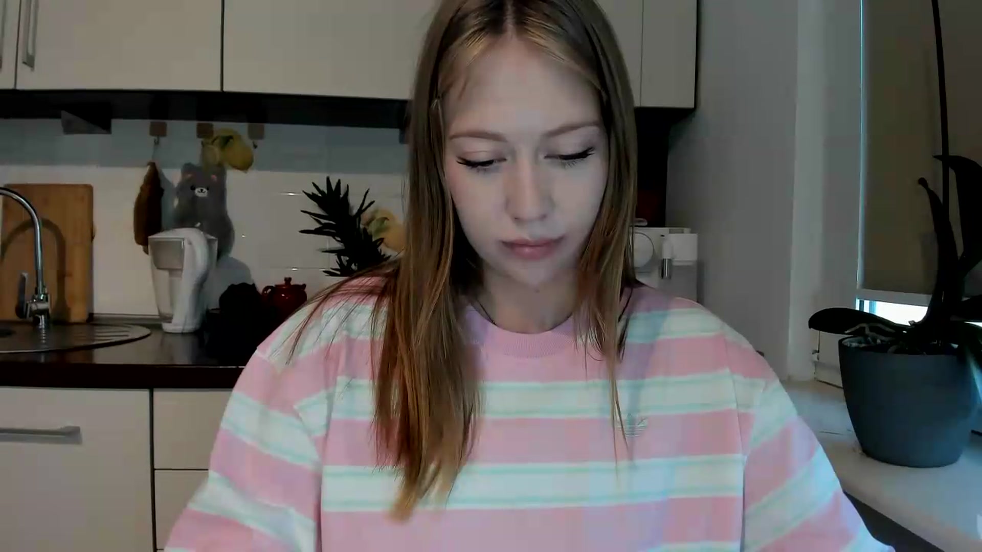 Gallery image thumbnail from RoboSasha's myfreecams stream on, 05/25/2026, 16:07 image 9 of 20