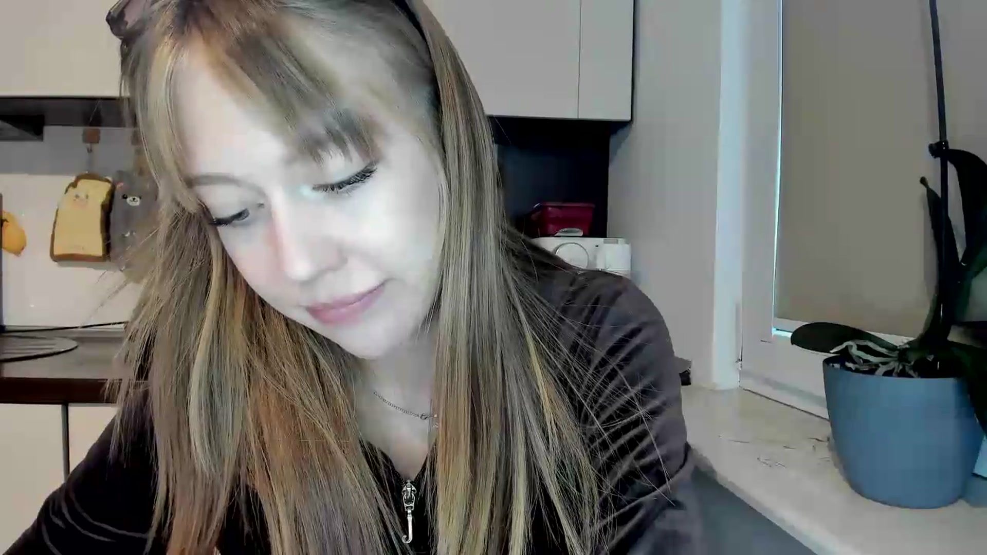 Gallery image thumbnail from RoboSasha's myfreecams stream on, 05/27/2026, 18:07 image 20 of 20