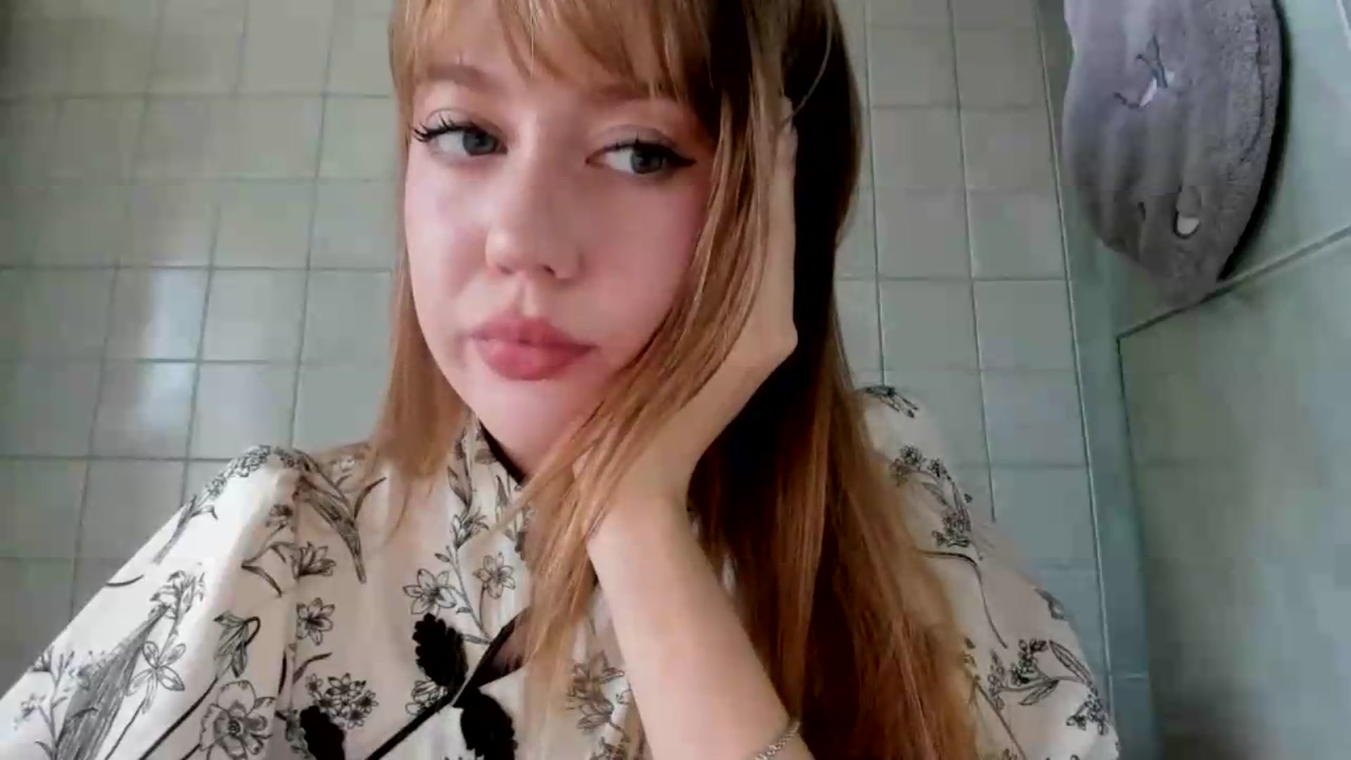 Gallery image thumbnail from RoboSasha's myfreecams stream on, 08/12/2026, 09:17 image 19 of 20