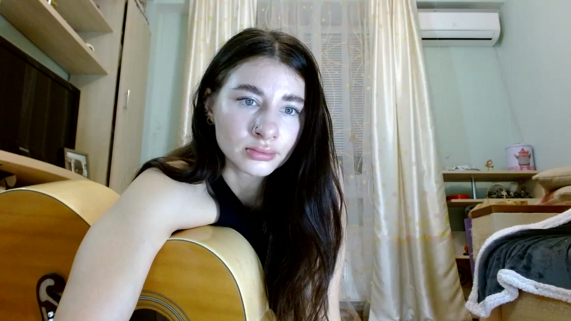 Gallery image thumbnail from RockGoddesss's myfreecams stream on, 04/14/2024, 17:39 image 6 of 20