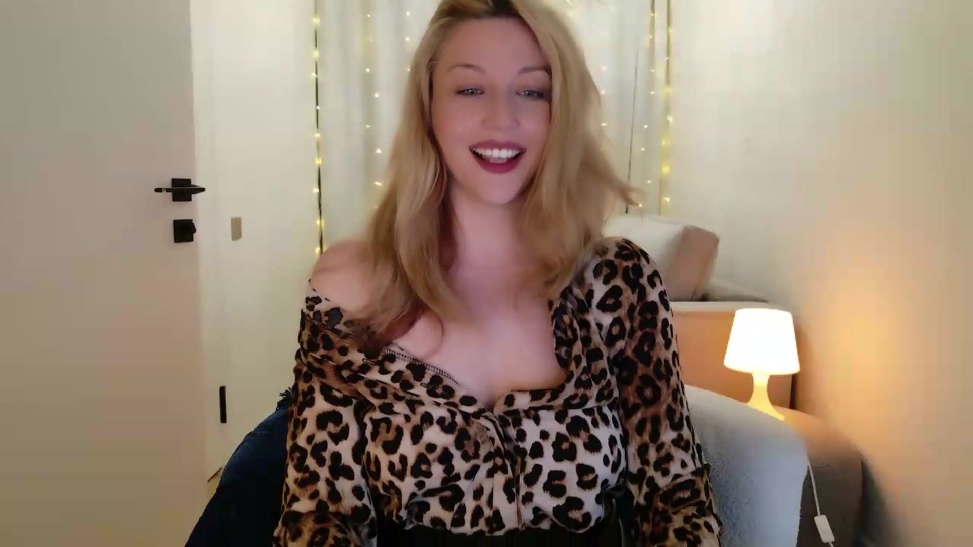 Gallery image thumbnail from RocknGrace's myfreecams stream on, 08/17/2026, 17:43 image 8 of 20