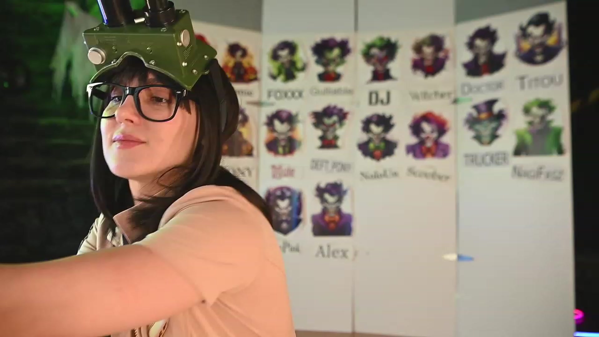 Gallery image thumbnail from RocknRose's myfreecams stream on, 10/15/2023, 07:00 image 1 of 20
