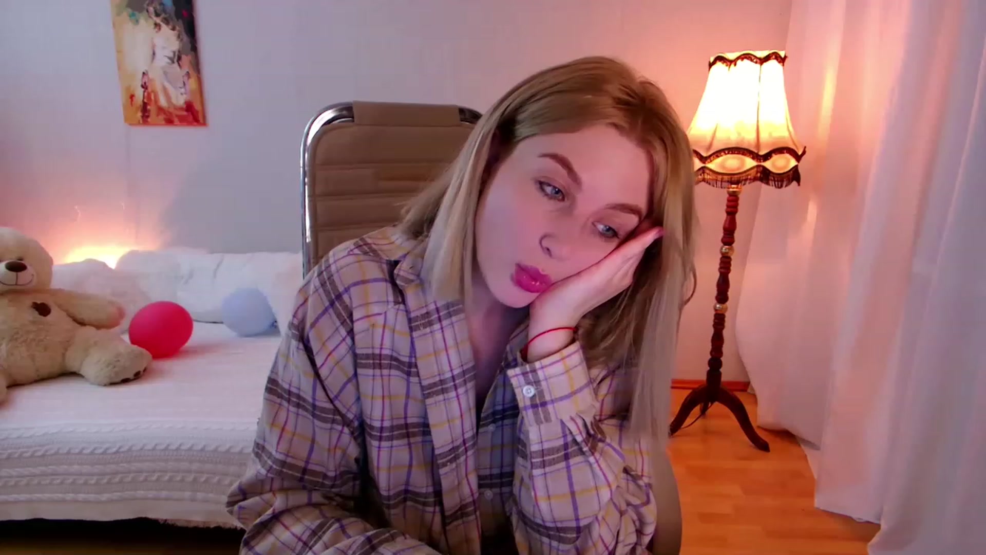 Gallery image thumbnail from Rockn_Grace's myfreecams stream on, 11/19/2022, 17:13 image 16 of 20