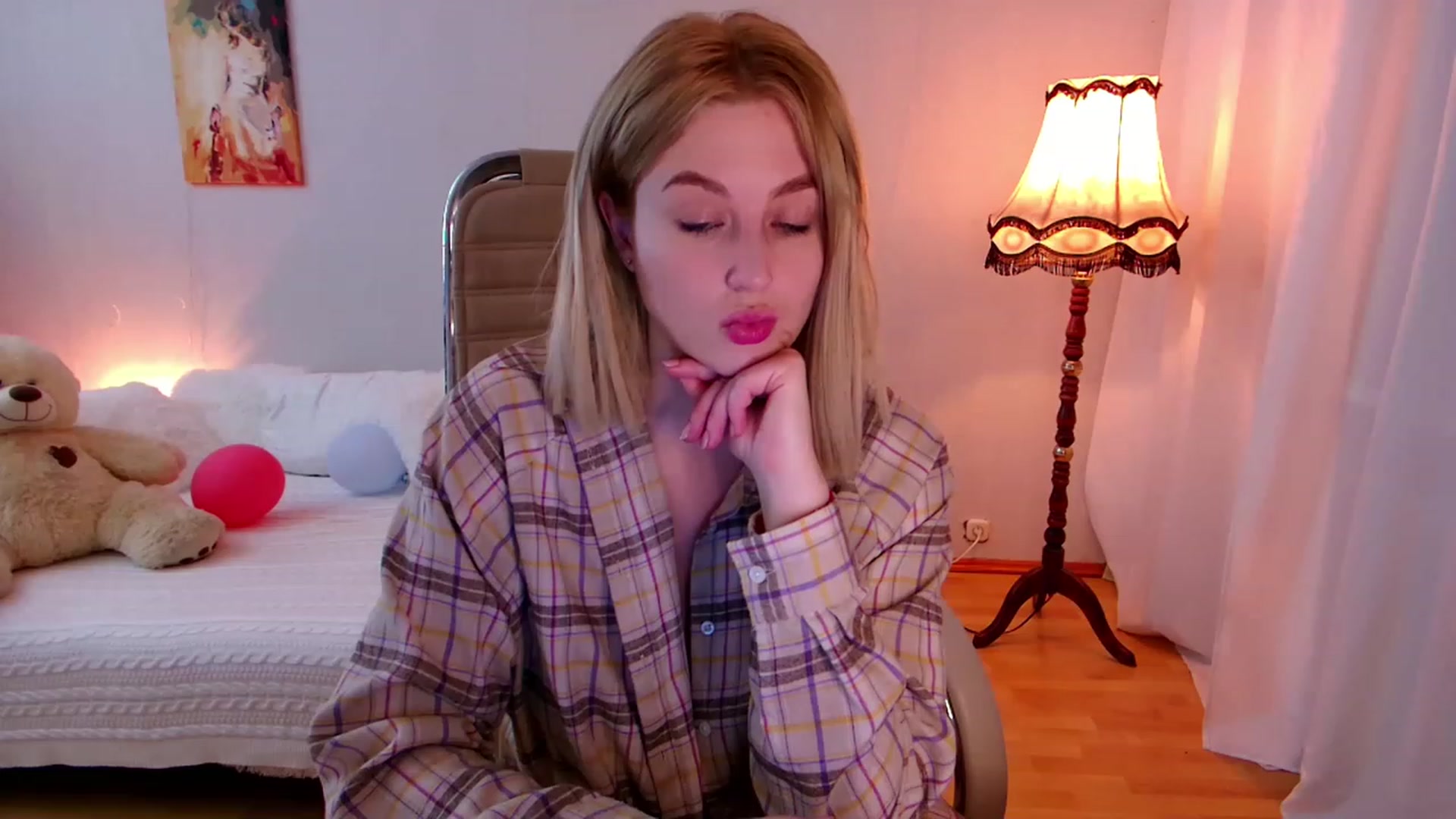 Gallery image thumbnail from Rockn_Grace's myfreecams stream on, 11/19/2022, 17:13 image 14 of 20