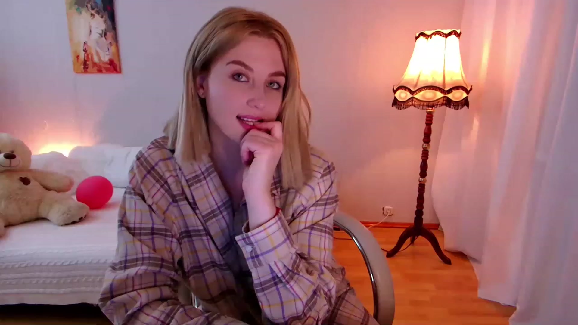 Gallery image thumbnail from Rockn_Grace's myfreecams stream on, 11/19/2022, 17:13 image 1 of 20