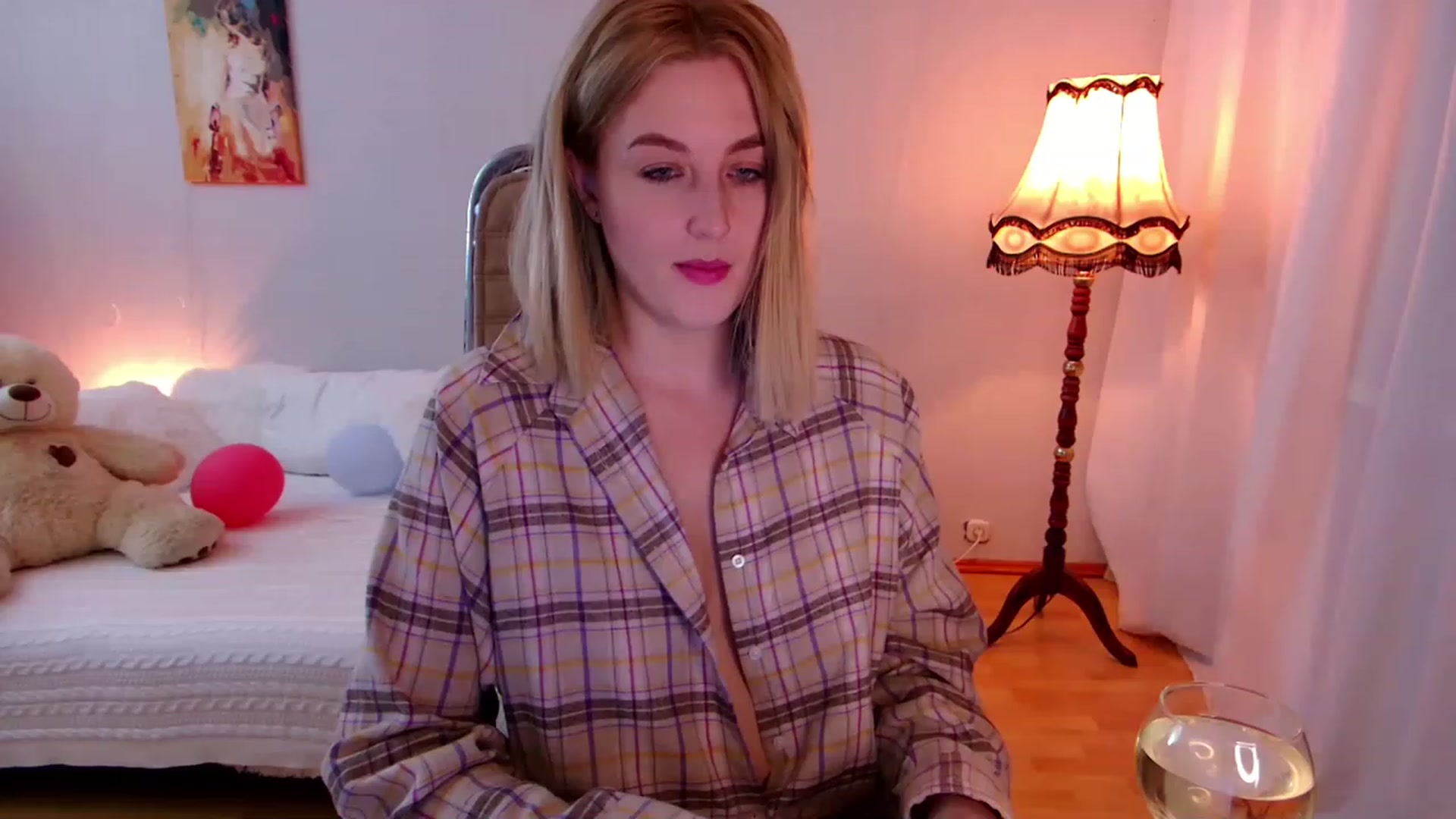 Gallery image thumbnail from Rockn_Grace's myfreecams stream on, 11/19/2022, 19:14 image 3 of 20