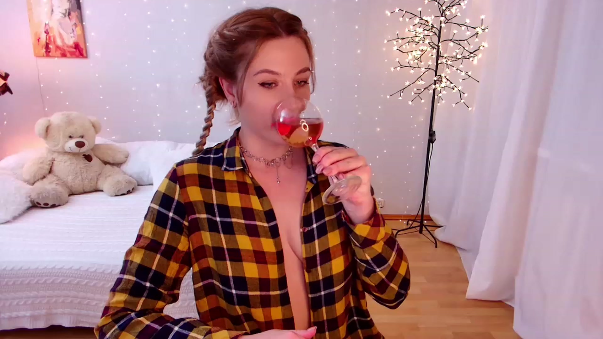 Gallery image thumbnail from Rockn_Grace's myfreecams stream on, 12/08/2022, 01:25 image 16 of 20