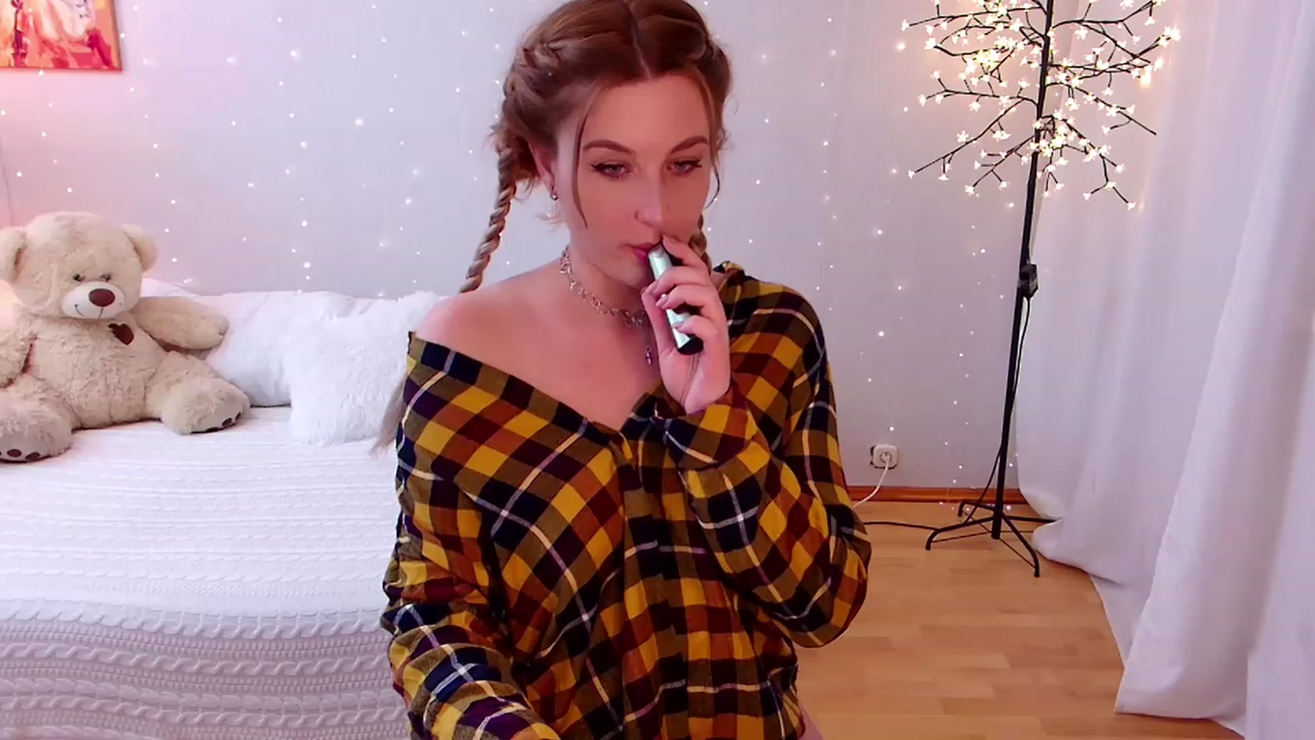 Gallery image thumbnail from Rockn_Grace's myfreecams stream on, 12/08/2022, 02:12 image 18 of 20