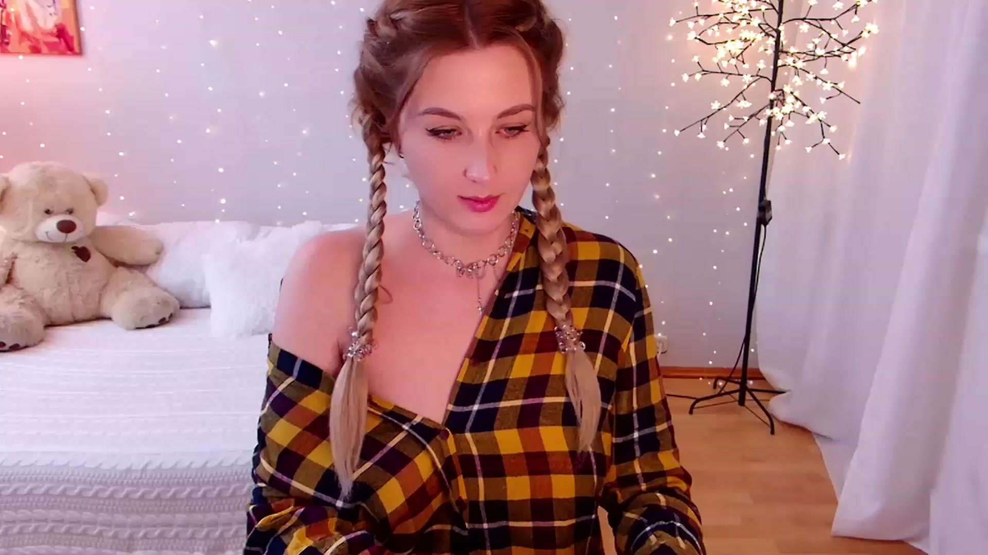 Gallery image thumbnail from Rockn_Grace's myfreecams stream on, 12/08/2022, 02:47 image 16 of 20