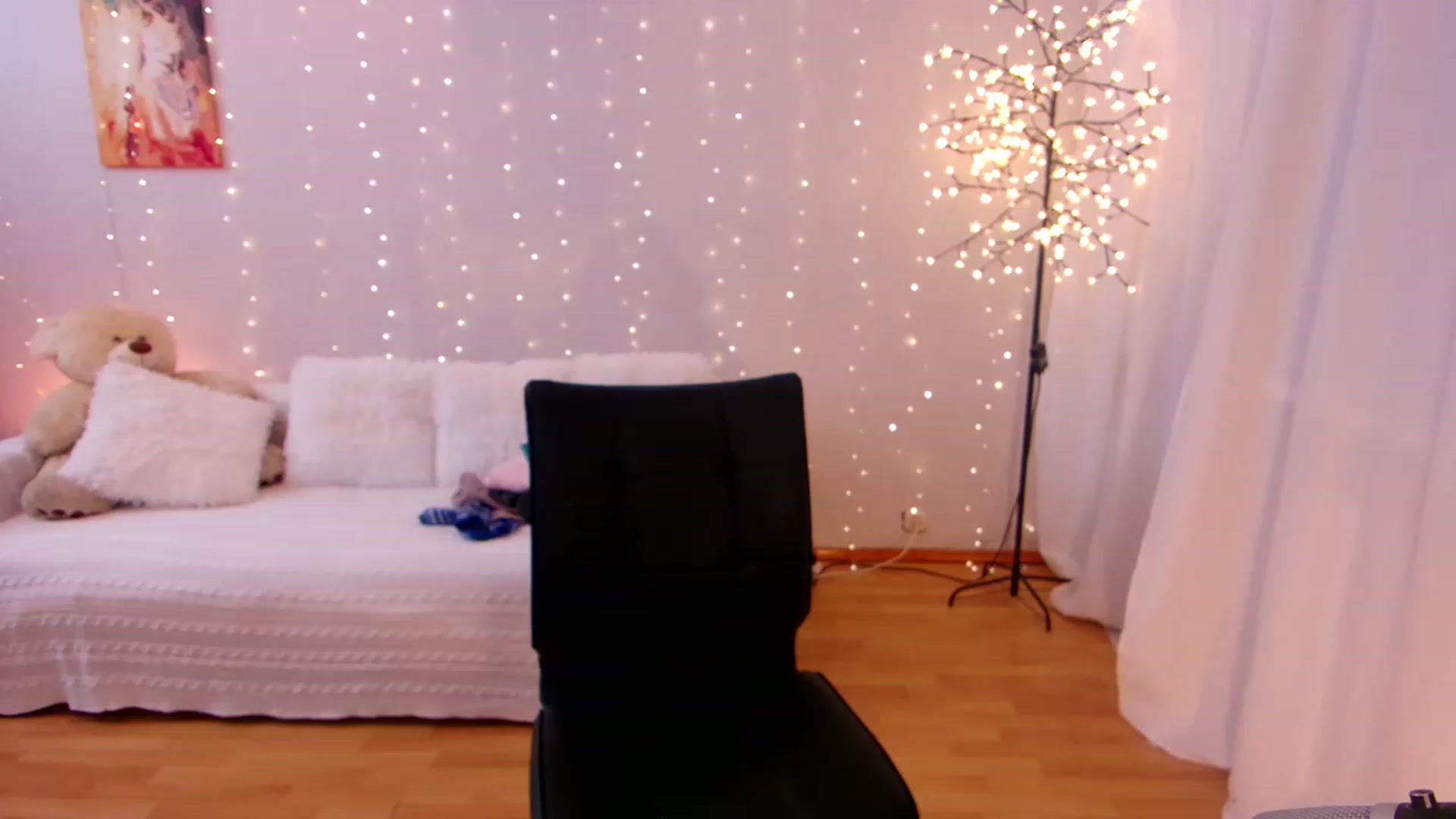 Gallery image thumbnail from Rockn_Grace's myfreecams stream on, 12/22/2022, 14:32 image 7 of 20