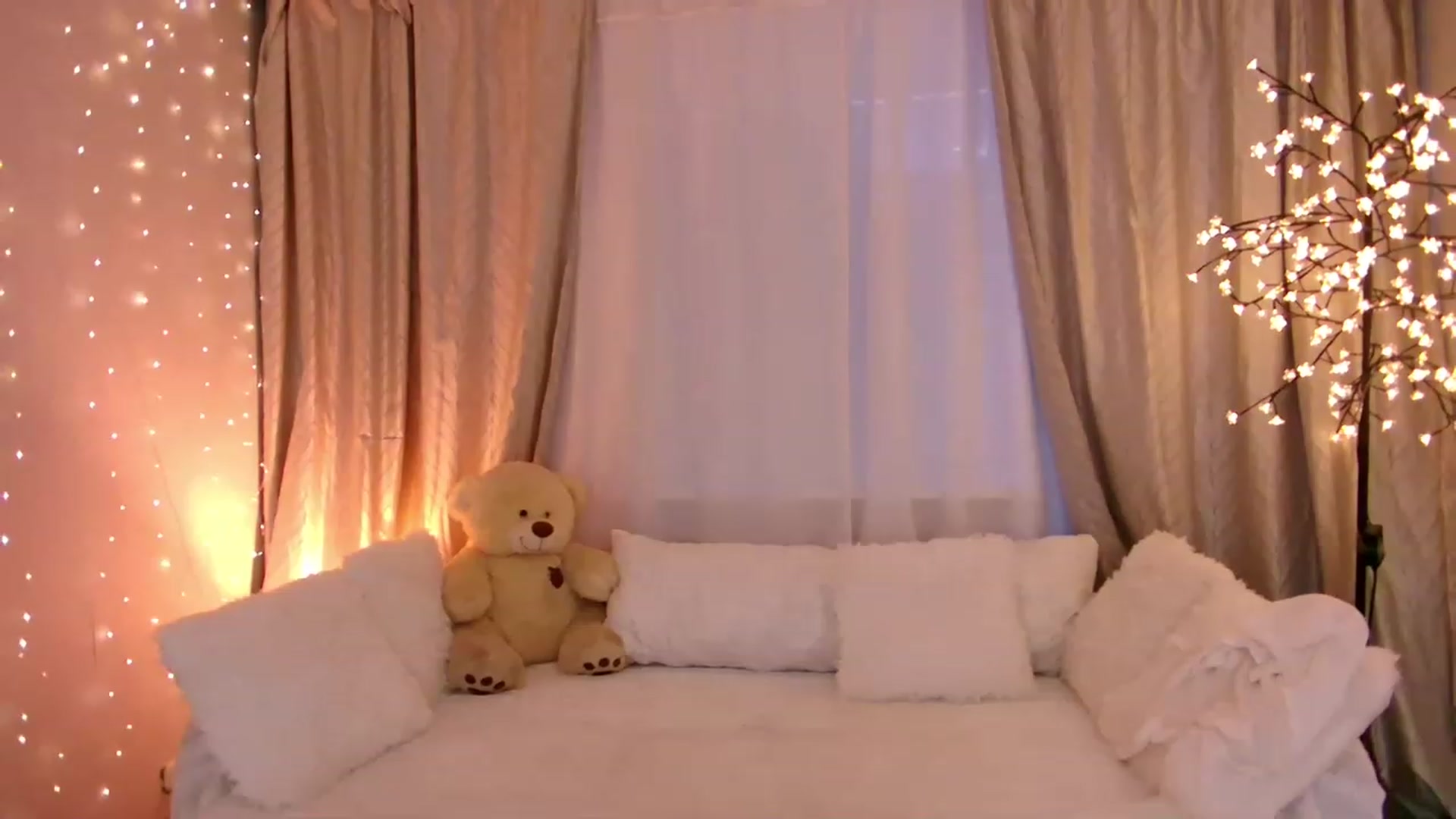 Gallery image thumbnail from Rockn_Grace's myfreecams stream on, 02/03/2023, 08:10 image 2 of 20