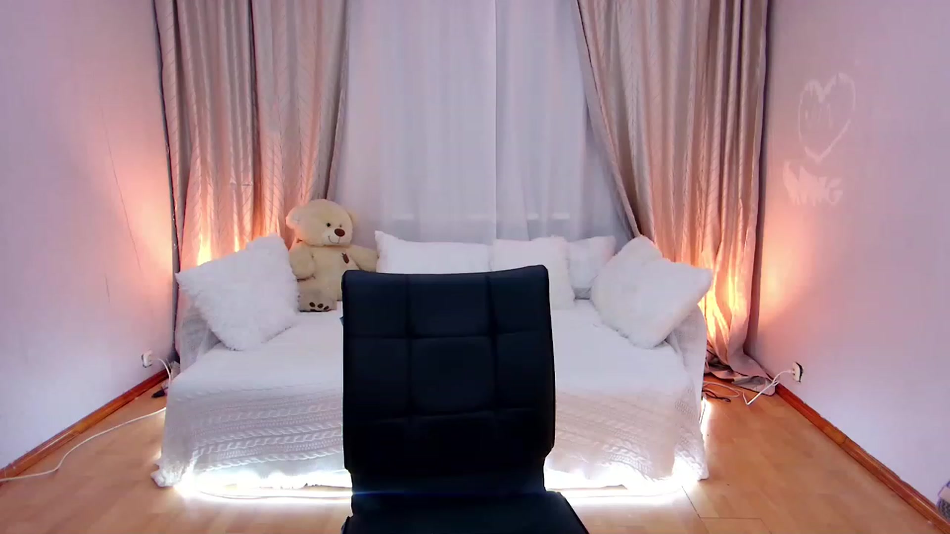 Gallery image thumbnail from Rockn_Grace's myfreecams stream on, 02/27/2023, 16:37 image 15 of 20