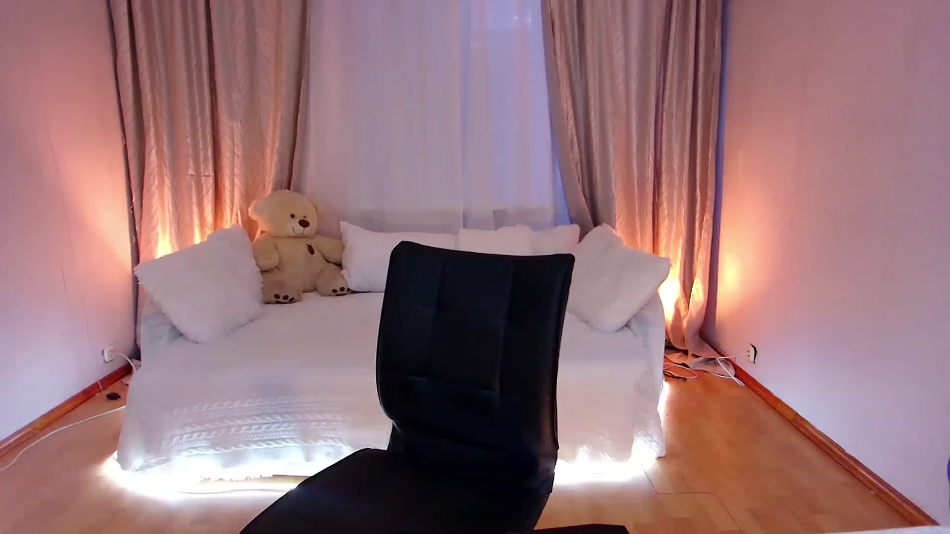 Gallery image thumbnail from Rockn_Grace's myfreecams stream on, 03/07/2023, 08:10 image 10 of 20