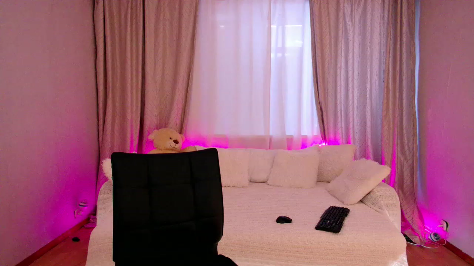 Gallery image thumbnail from Rockn_Grace's myfreecams stream on, 04/20/2023, 07:05 image 6 of 20