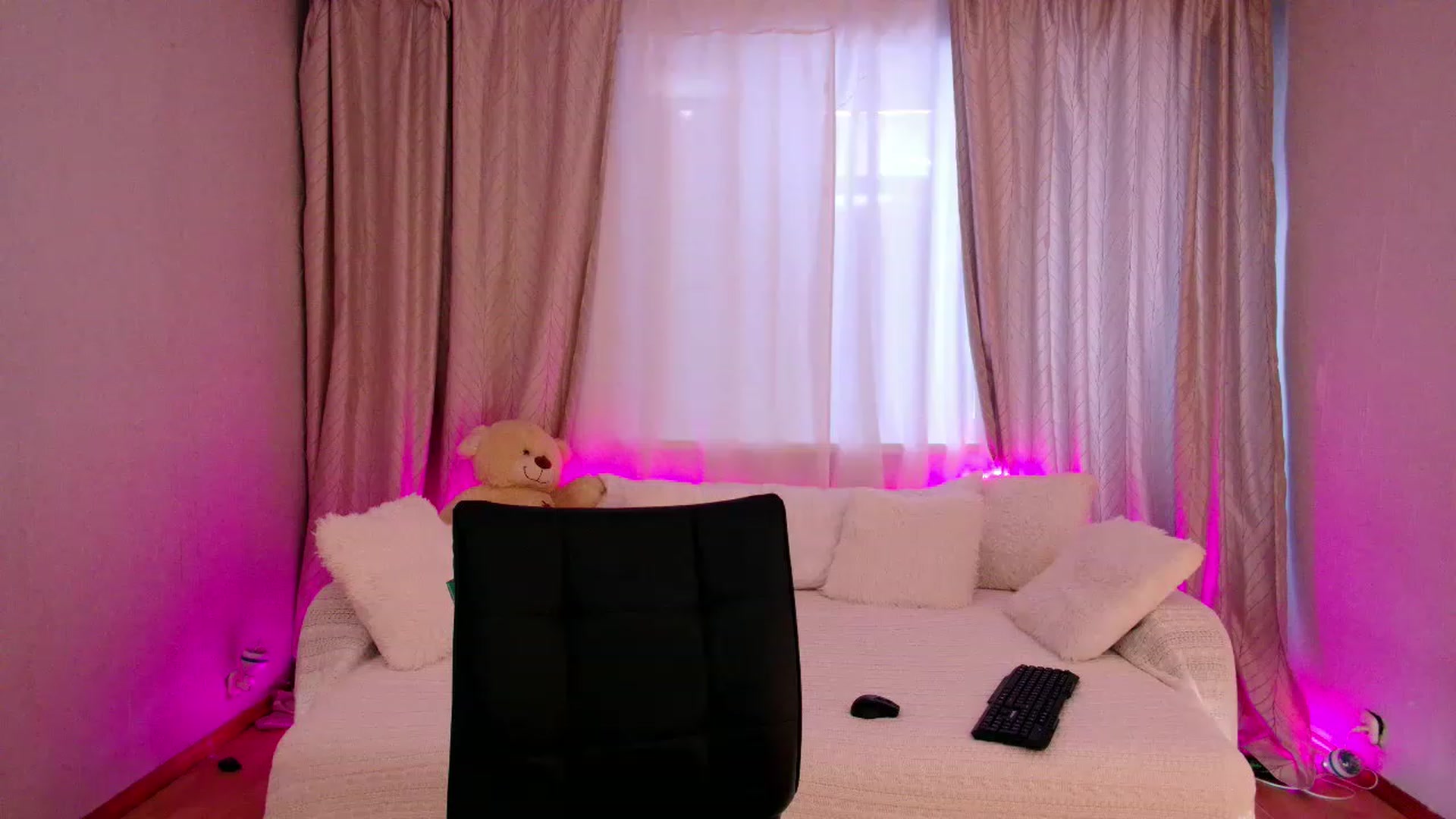 Gallery image thumbnail from Rockn_Grace's myfreecams stream on, 04/20/2023, 09:03 image 19 of 20