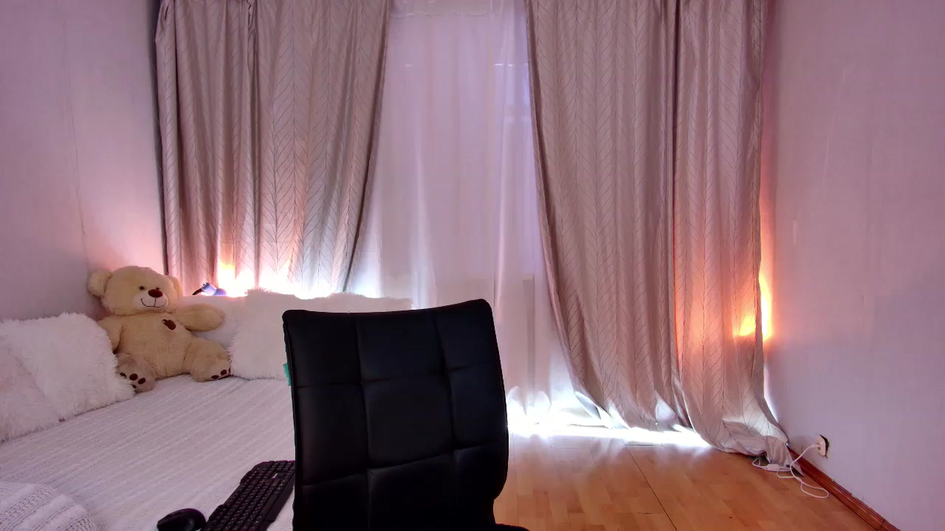 Gallery image thumbnail from Rockn_Grace's myfreecams stream on, 04/28/2023, 07:30 image 12 of 20