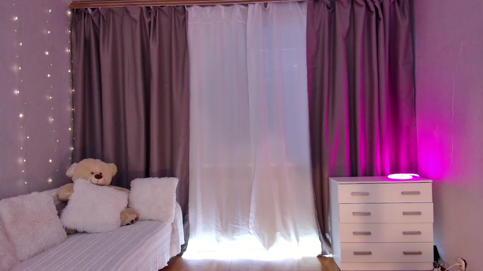 Gallery image thumbnail from Rockn_Grace's myfreecams stream on, 05/05/2023, 13:13 image 15 of 20