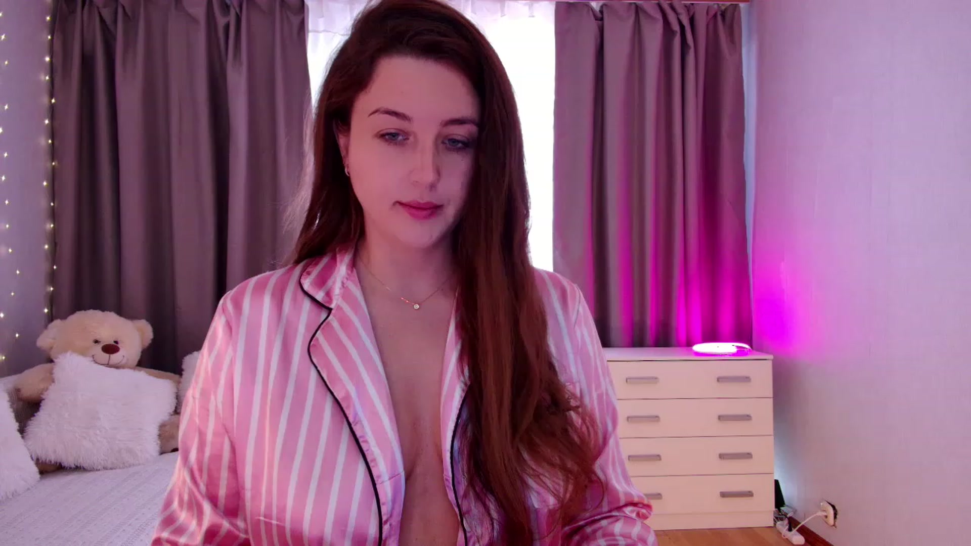 Gallery image thumbnail from Rockn_Grace's myfreecams stream on, 05/10/2023, 08:54 image 1 of 20