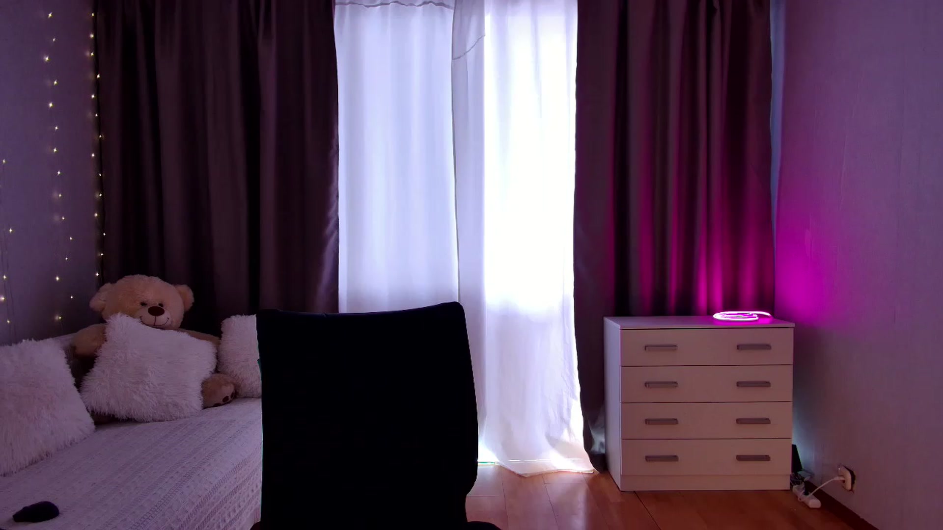 Gallery image thumbnail from Rockn_Grace's myfreecams stream on, 05/10/2023, 08:54 image 9 of 20