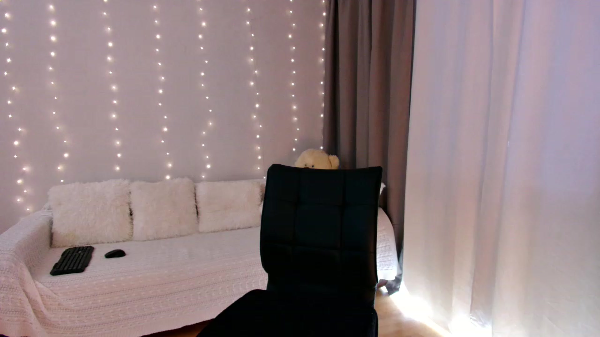Gallery image thumbnail from Rockn_Grace's myfreecams stream on, 05/10/2023, 11:56 image 15 of 20