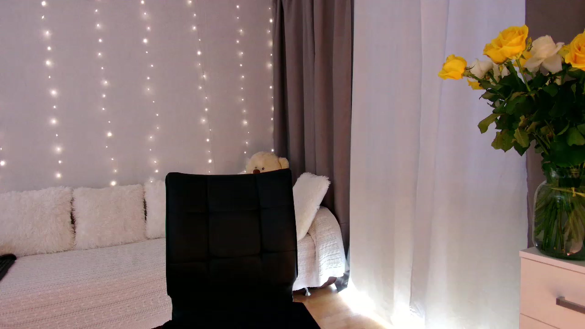 Gallery image thumbnail from Rockn_Grace's myfreecams stream on, 05/11/2023, 07:00 image 1 of 20