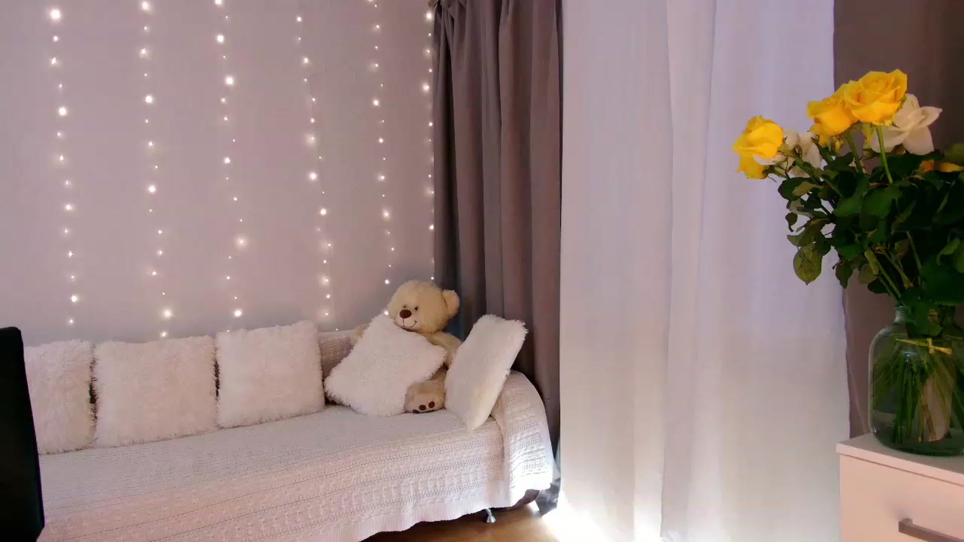 Gallery image thumbnail from Rockn_Grace's myfreecams stream on, 05/11/2023, 08:13 image 10 of 20