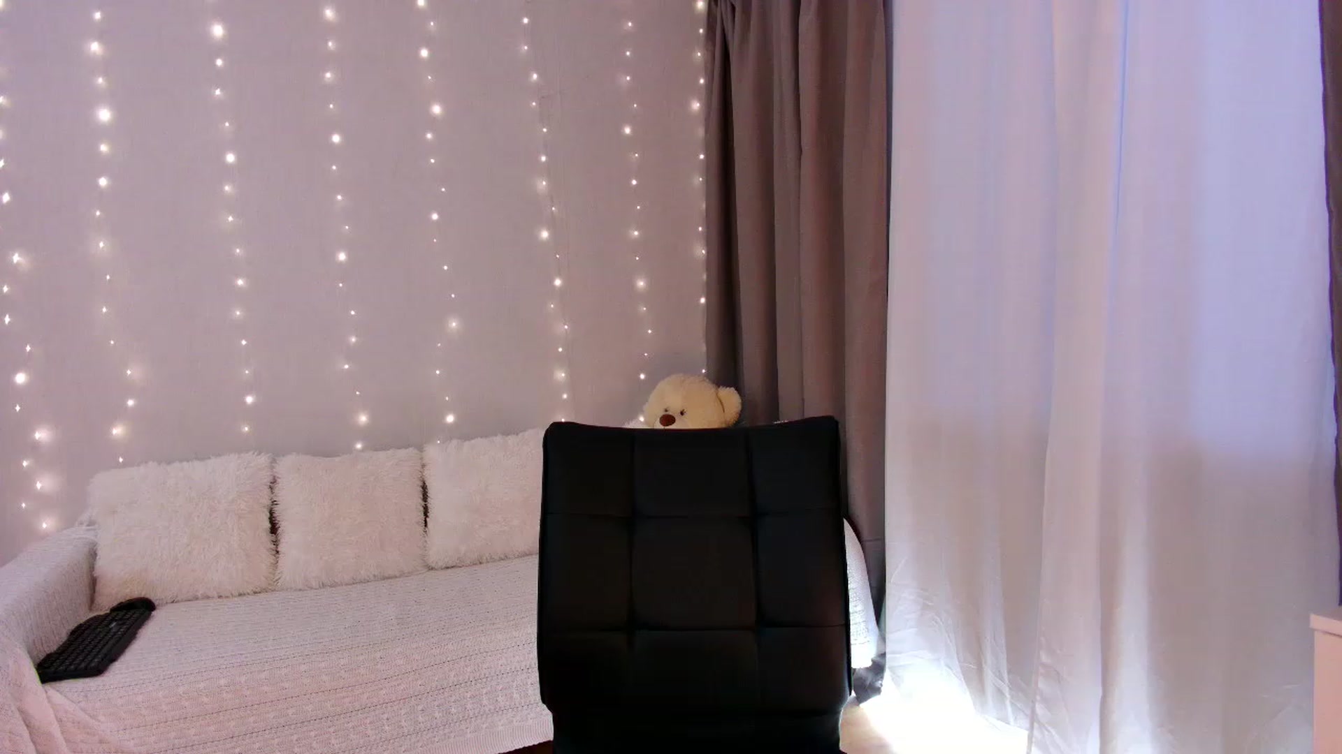 Gallery image thumbnail from Rockn_Grace's myfreecams stream on, 05/13/2023, 08:02 image 17 of 20