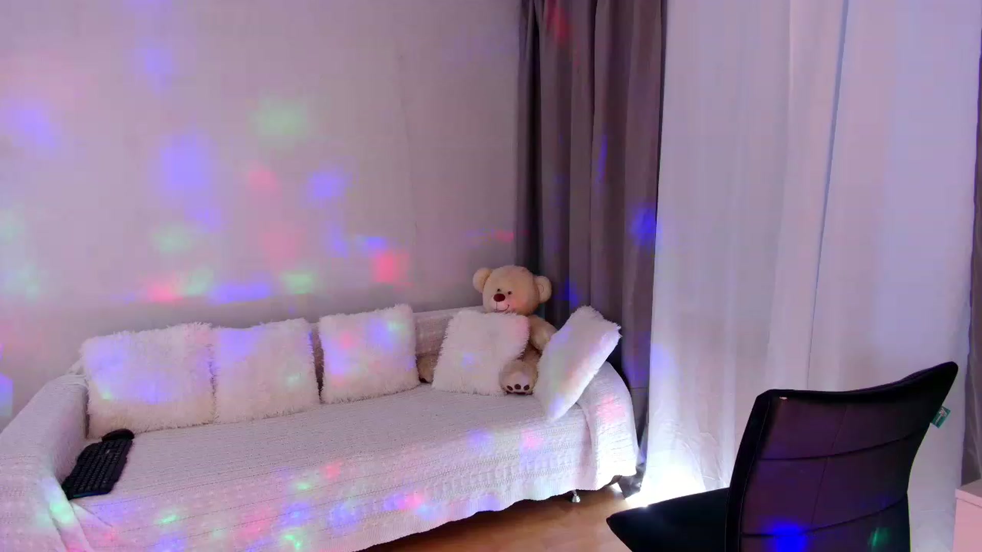 Gallery image thumbnail from Rockn_Grace's myfreecams stream on, 05/16/2023, 08:11 image 18 of 20