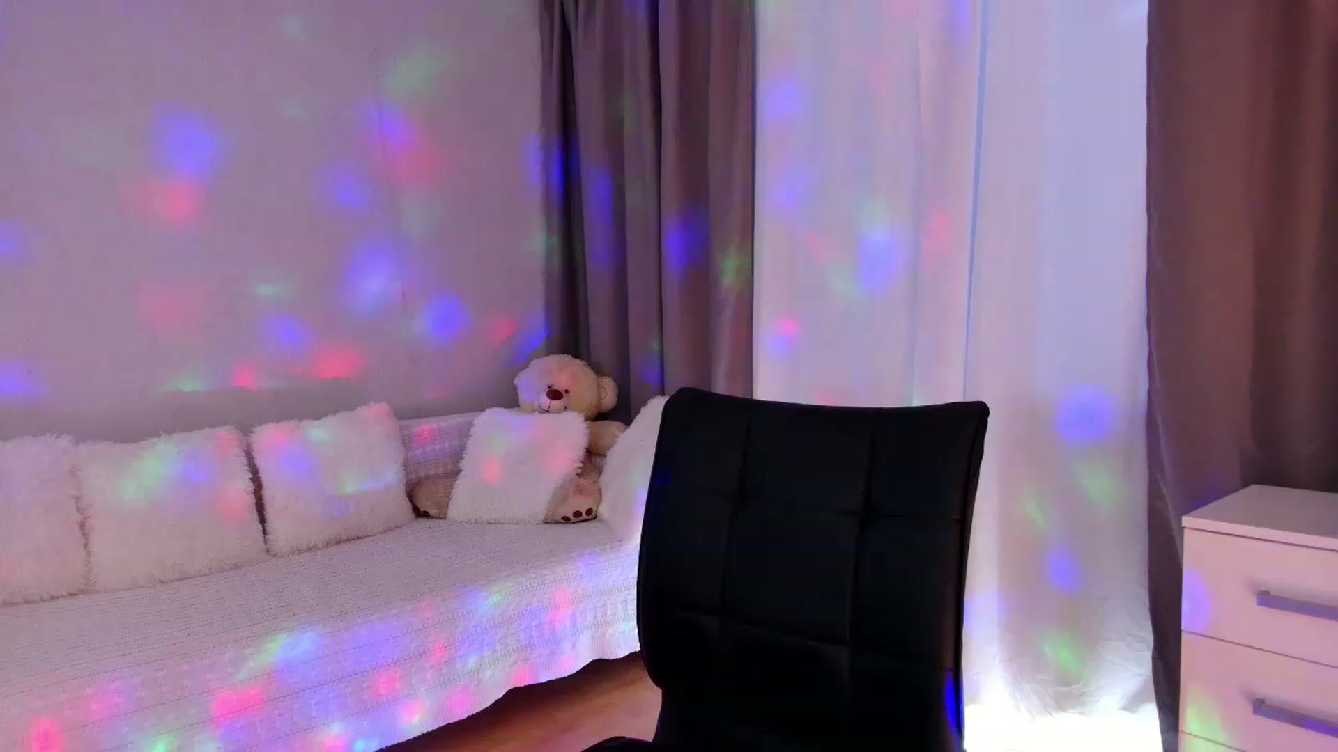 Gallery image thumbnail from Rockn_Grace's myfreecams stream on, 05/18/2023, 08:20 image 1 of 20