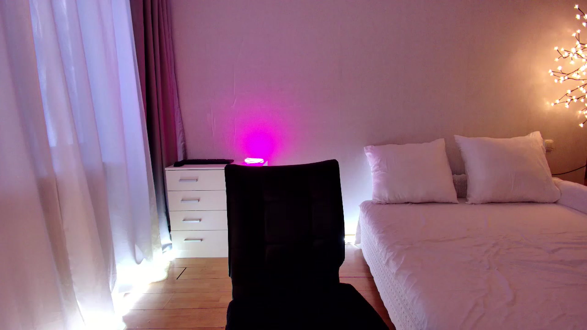 Gallery image thumbnail from Rockn_Grace's myfreecams stream on, 06/09/2023, 08:22 image 8 of 20