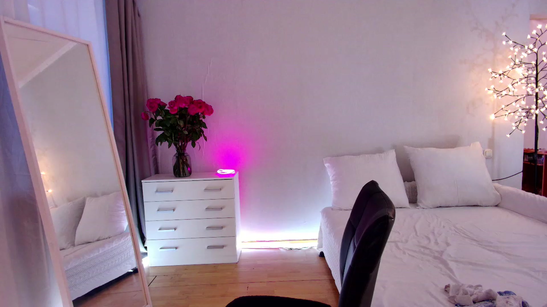 Gallery image thumbnail from Rockn_Grace's myfreecams stream on, 06/10/2023, 07:42 image 5 of 20