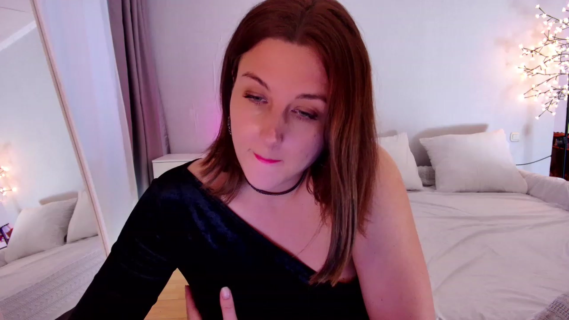 Gallery image thumbnail from Rockn_Grace's myfreecams stream on, 06/13/2023, 08:33 image 8 of 20