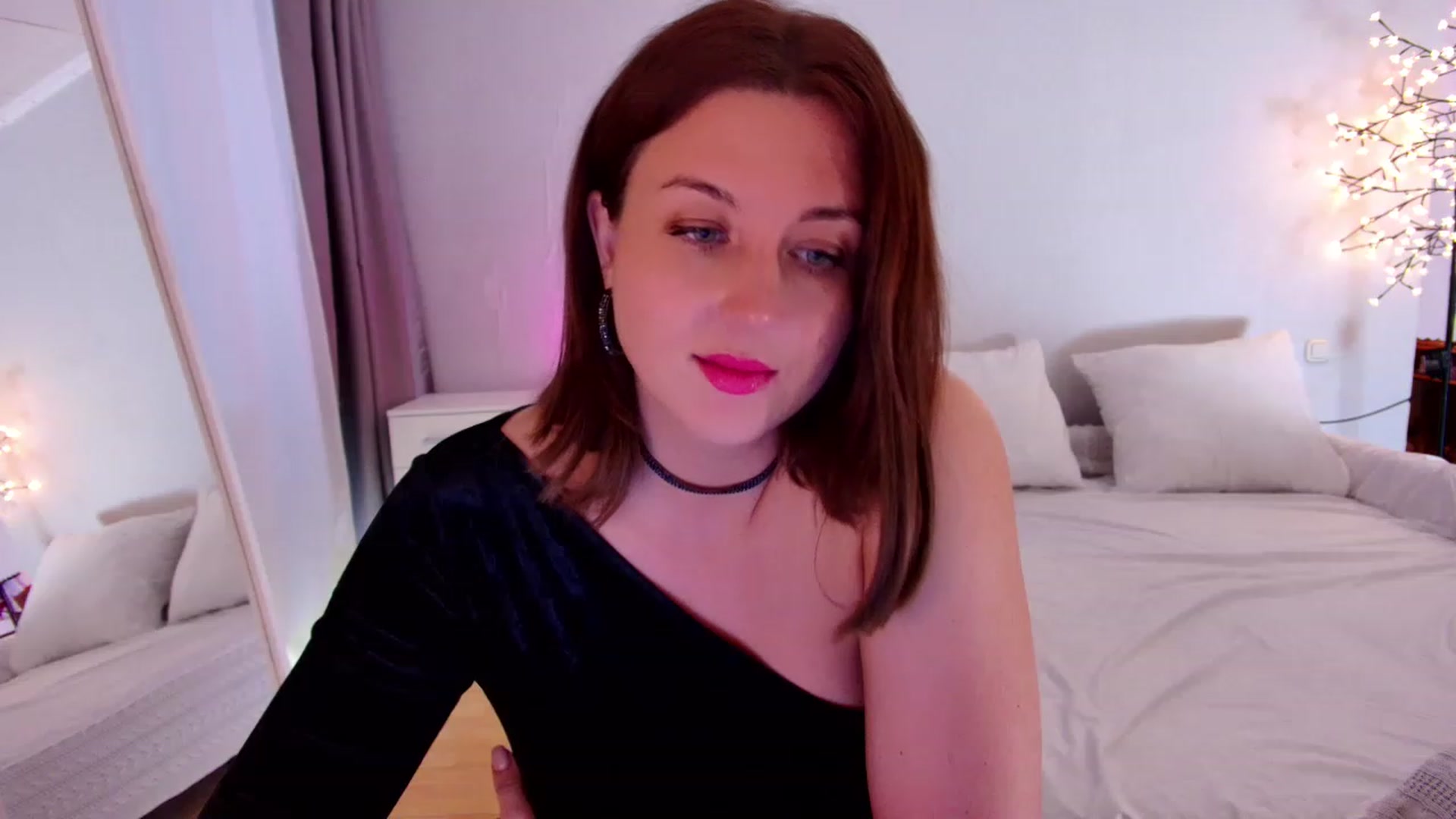 Gallery image thumbnail from Rockn_Grace's myfreecams stream on, 06/13/2023, 08:33 image 14 of 20